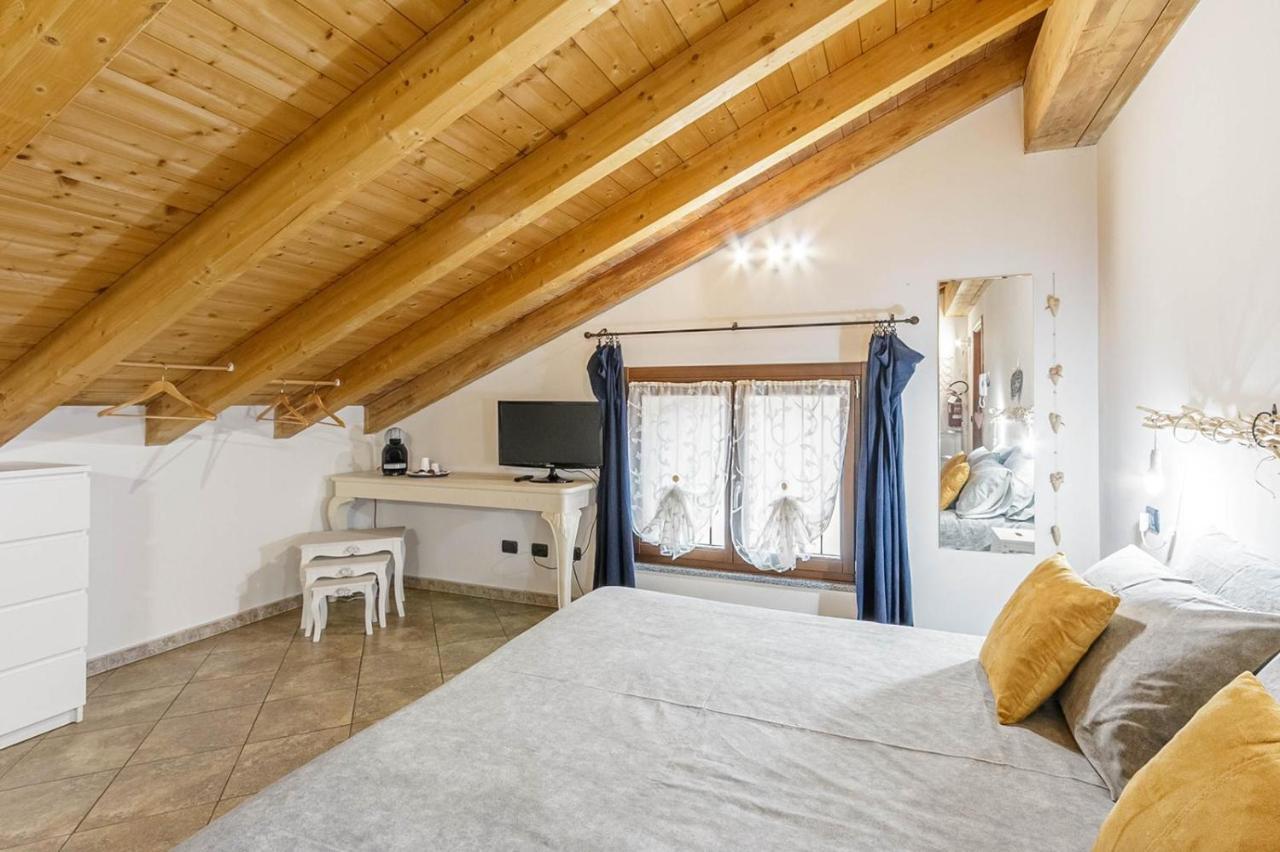 Le Quattro Stelle Villa Cardano Al Campo Luaran gambar