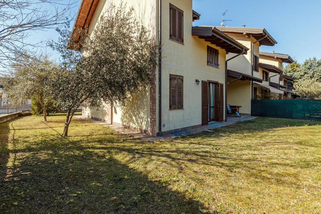 Le Quattro Stelle Villa Cardano Al Campo Luaran gambar